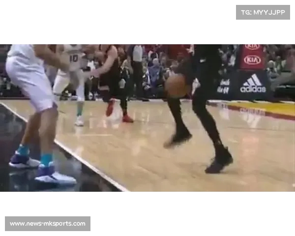 德约科维奇带伤苦战止疼药难掩坚毅意志上海大师赛鏖战艰险终获惨胜 德约科维奇带伤苦战止疼药难掩坚毅意志上海大师赛鏖战艰险终获惨胜